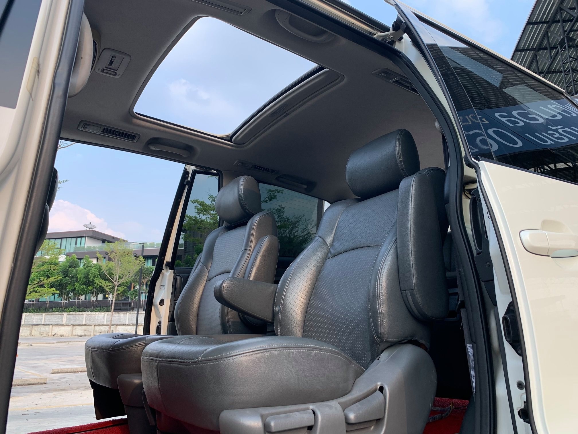 Toyota Estima ปี 2005 สีขาว (รูปที่ 12)