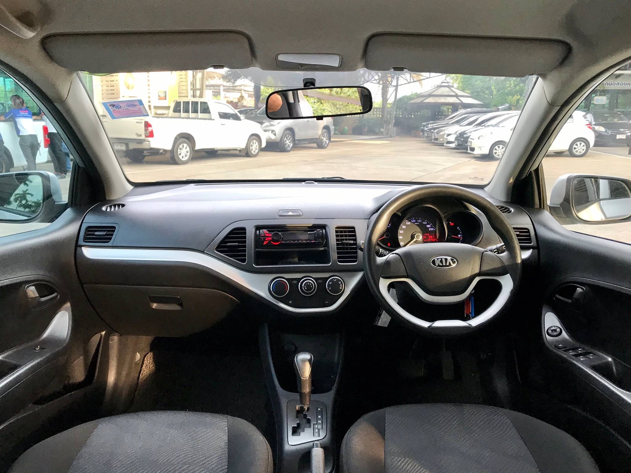 Kia Picanto Gen2 ปี 2015 สีเทา (รูปที่ 8)