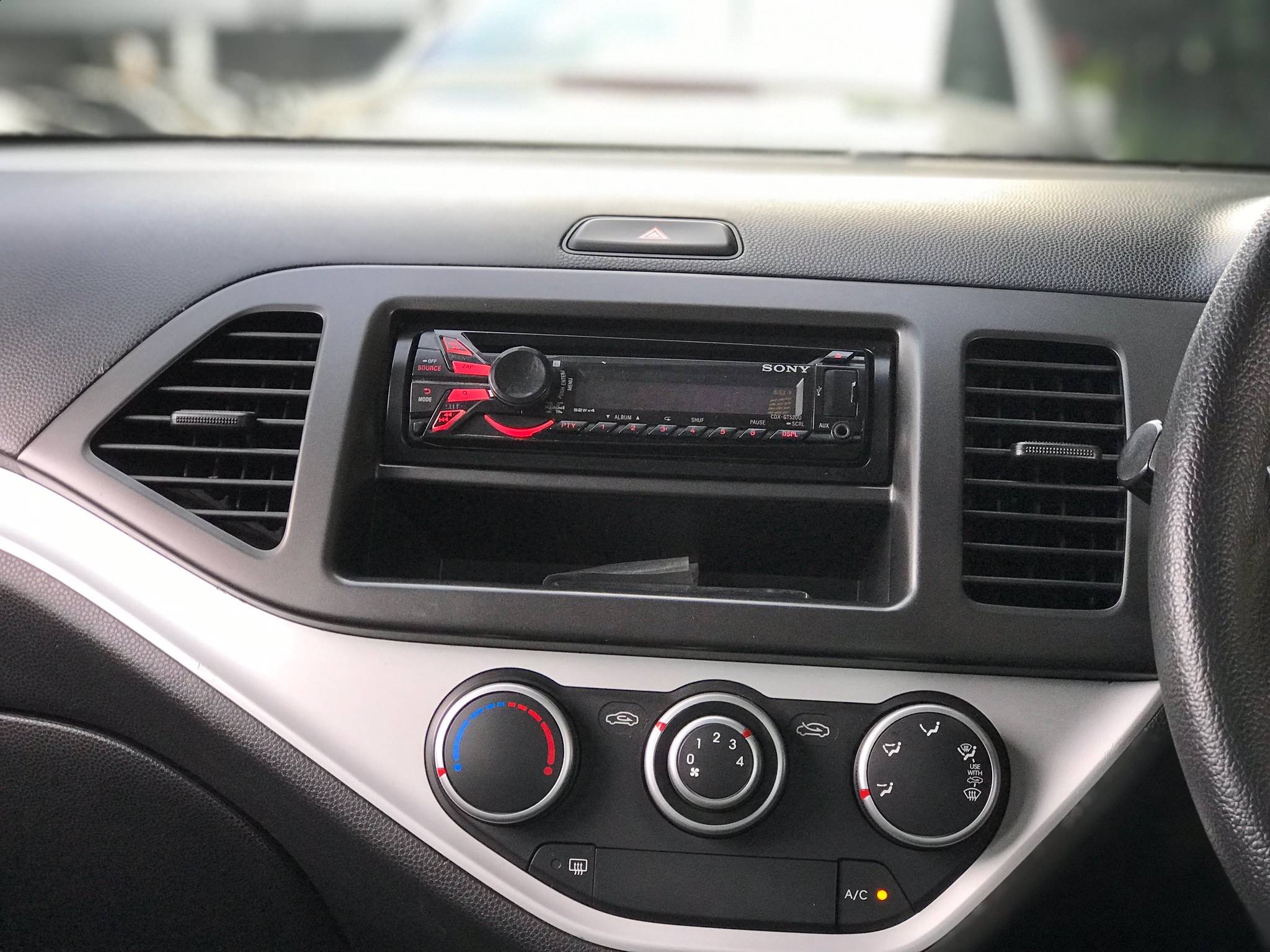 Kia Picanto Gen2 ปี 2015 สีเทา (รูปที่ 9)