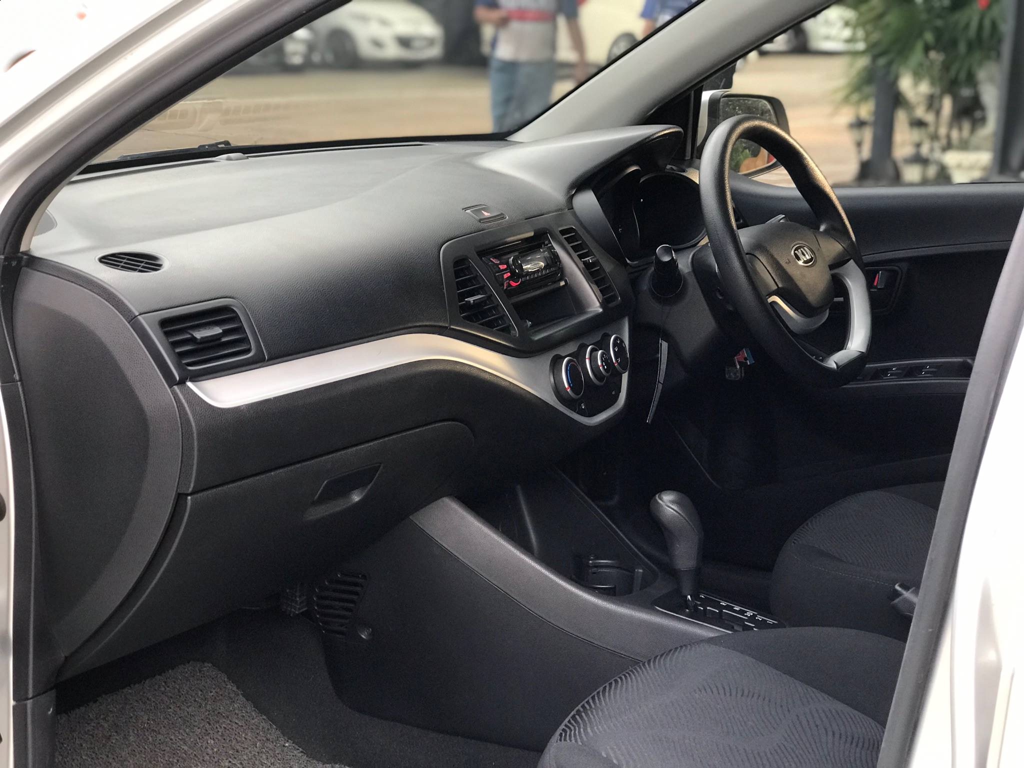 Kia Picanto Gen2 ปี 2015 สีเทา (รูปที่ 5)
