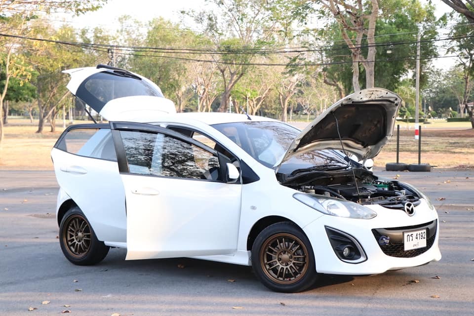 Mazda 2 Sports (5 ประตู) ปี 2011 สีขาว (รูปที่ 11)