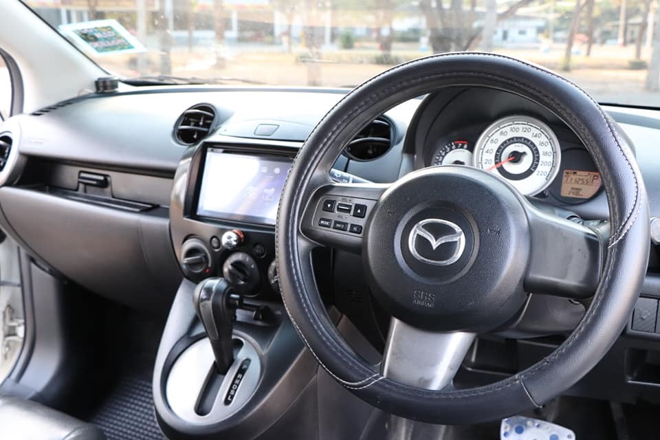 Mazda 2 Sports (5 ประตู) ปี 2011 สีขาว (รูปที่ 7)