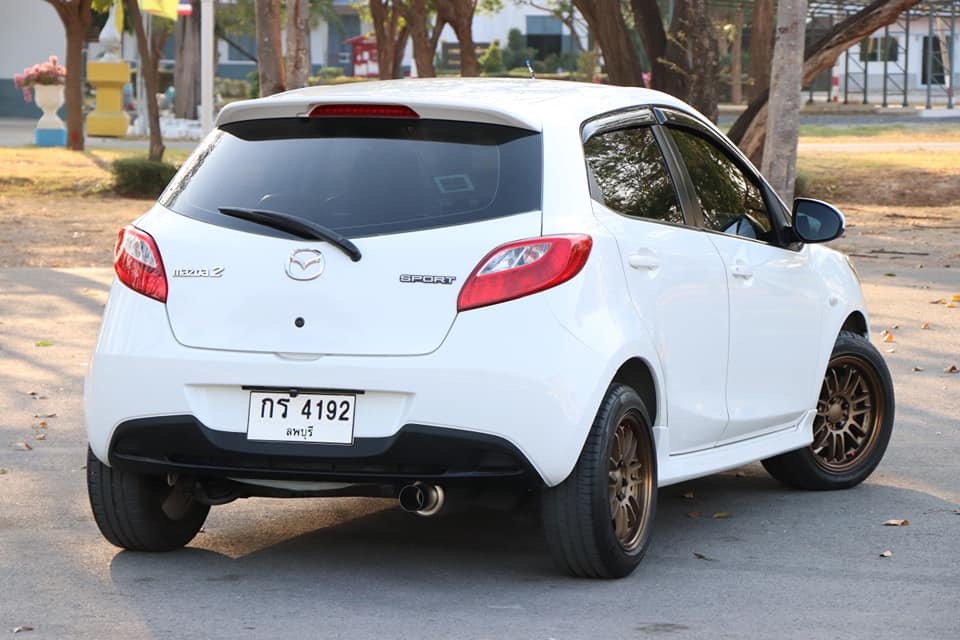 Mazda 2 Sports (5 ประตู) ปี 2011 สีขาว (รูปที่ 4)