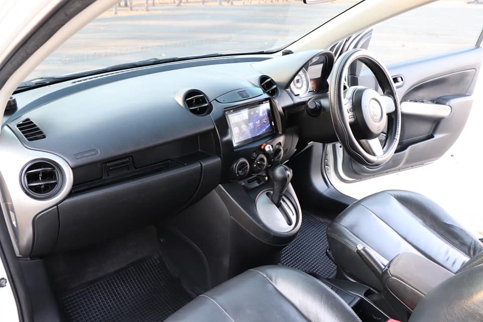 Mazda 2 Sports (5 ประตู) ปี 2011 สีขาว (รูปที่ 10)