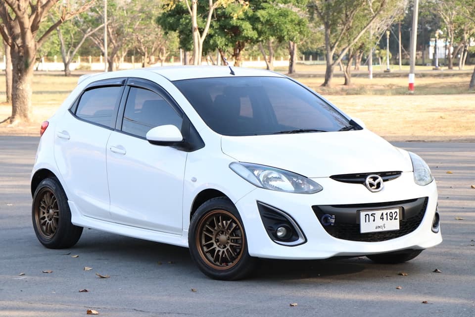 Mazda 2 Sports (5 ประตู) ปี 2011 สีขาว