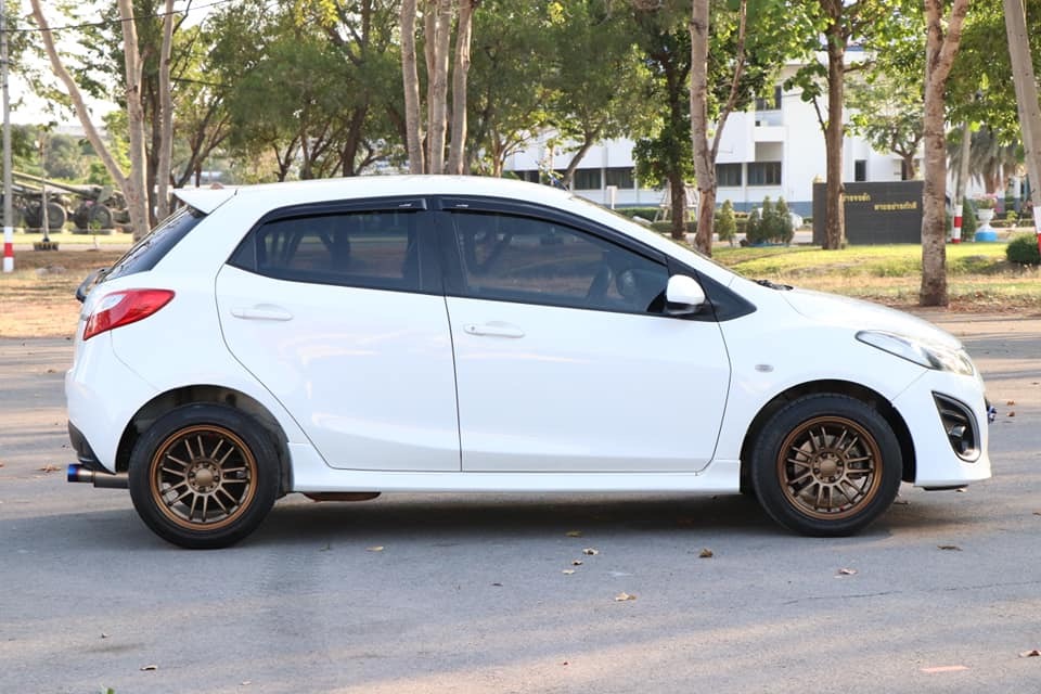 Mazda 2 Sports (5 ประตู) ปี 2011 สีขาว (รูปที่ 3)