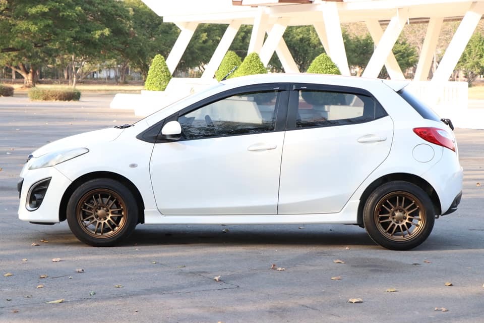 Mazda 2 Sports (5 ประตู) ปี 2011 สีขาว (รูปที่ 6)