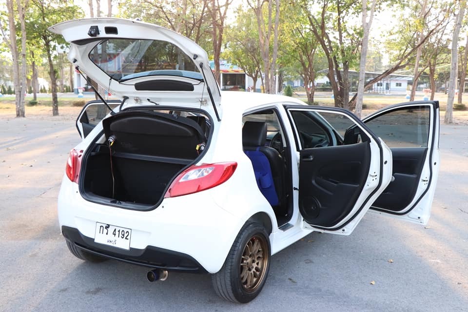 Mazda 2 Sports (5 ประตู) ปี 2011 สีขาว (รูปที่ 12)