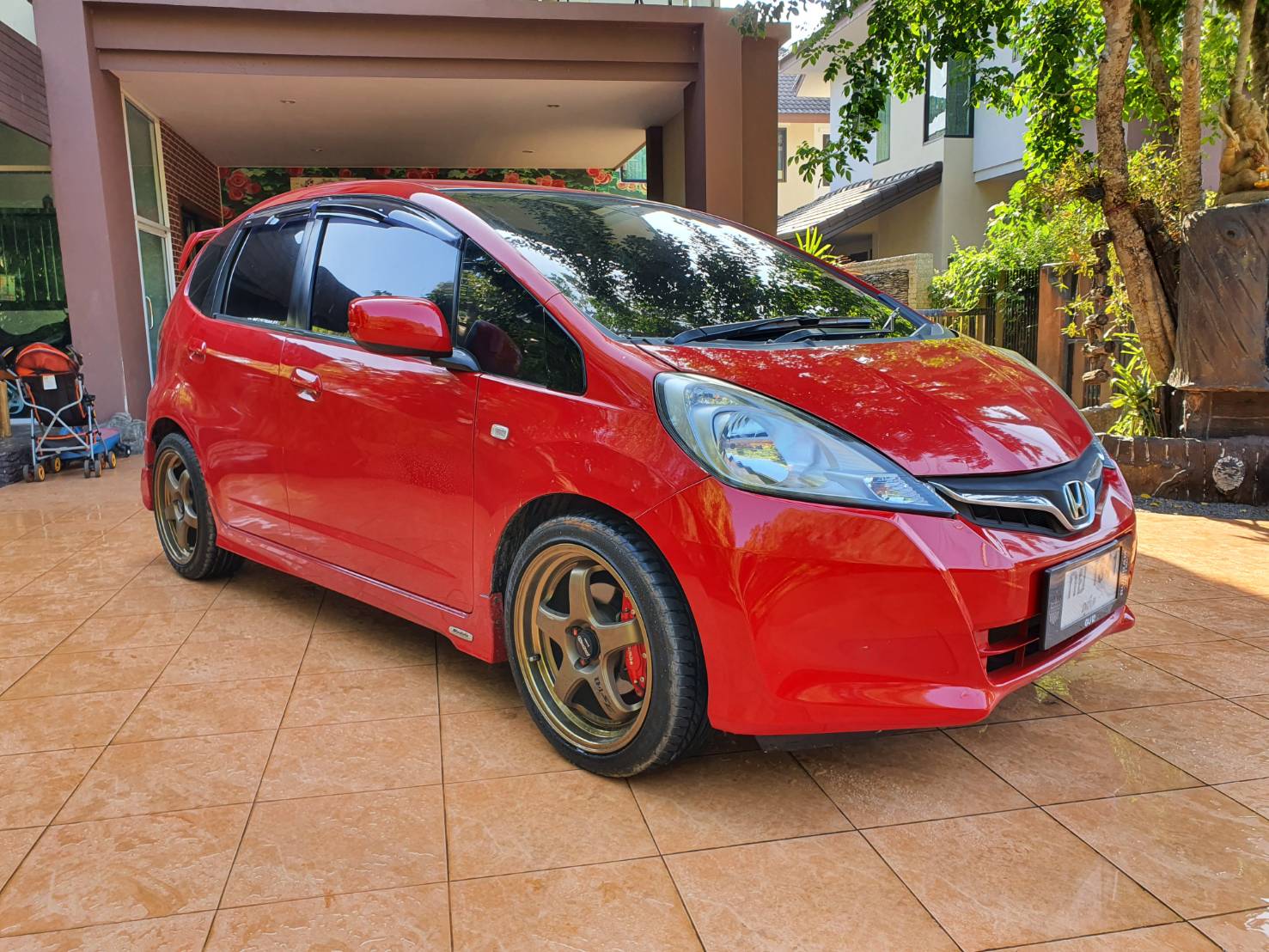 Honda Jazz GE ปี 2013 สีแดง (รูปที่ 3)