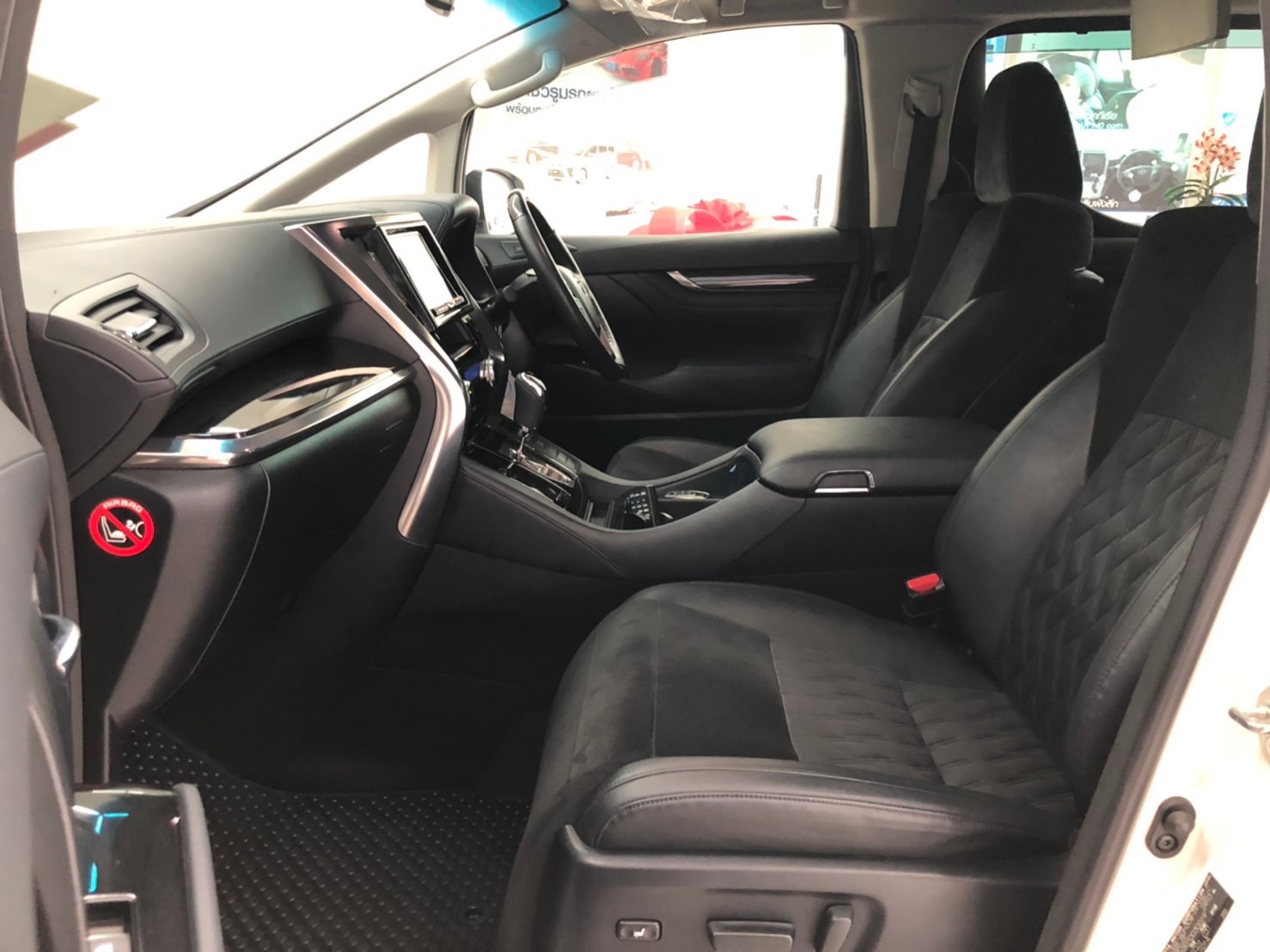 Toyota Alphard ปี 2015 สีขาว (รูปที่ 8)