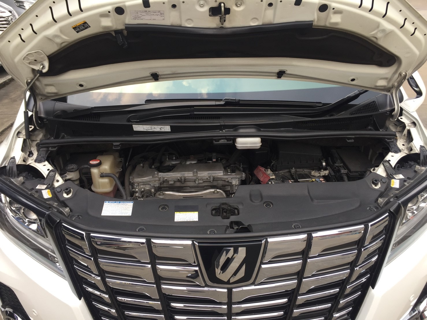 Toyota Alphard ปี 2015 สีขาว (รูปที่ 4)