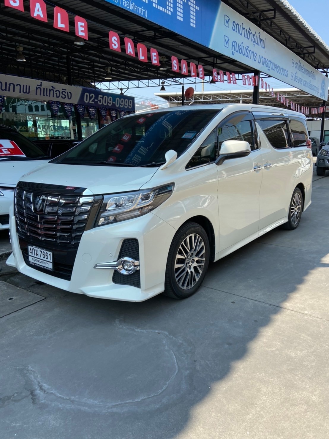 Toyota Alphard ปี 2015 สีขาว