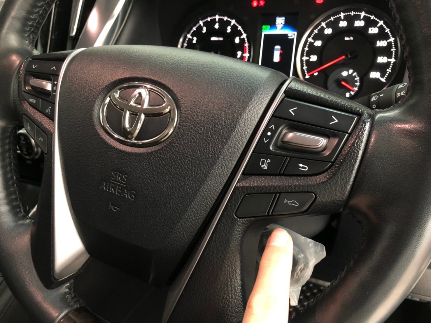 Toyota Alphard ปี 2015 สีขาว (รูปที่ 5)