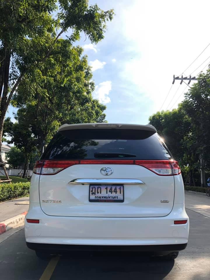 Toyota Estima ปี 2010 สีขาว