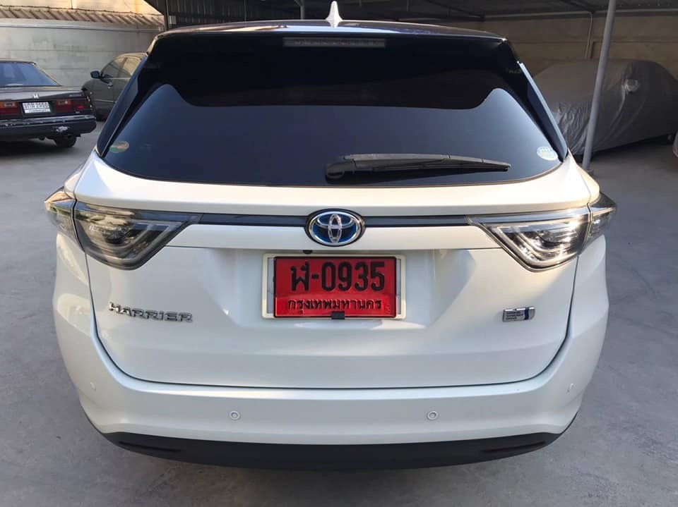 Toyota Harrier ปี 2015 สีขาว (รูปที่ 3)