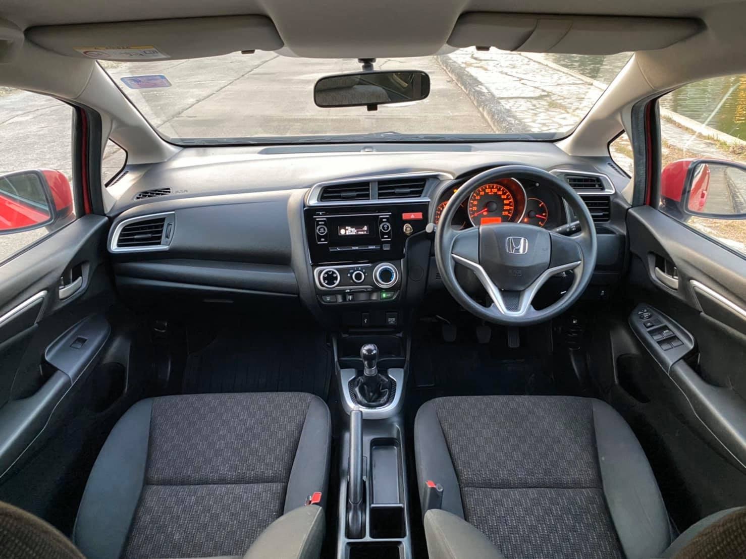 Honda Jazz GK ปี 2014 สีแดง (รูปที่ 11)