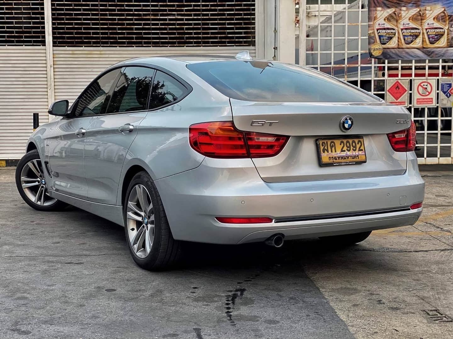 BMW 3 Series F34 320d ปี 2015 สีเงิน (รูปที่ 2)