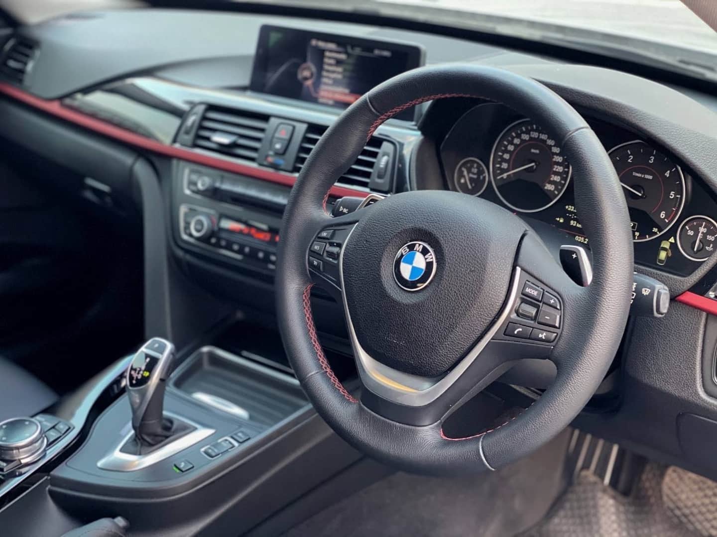 BMW 3 Series F34 320d ปี 2015 สีเงิน (รูปที่ 10)