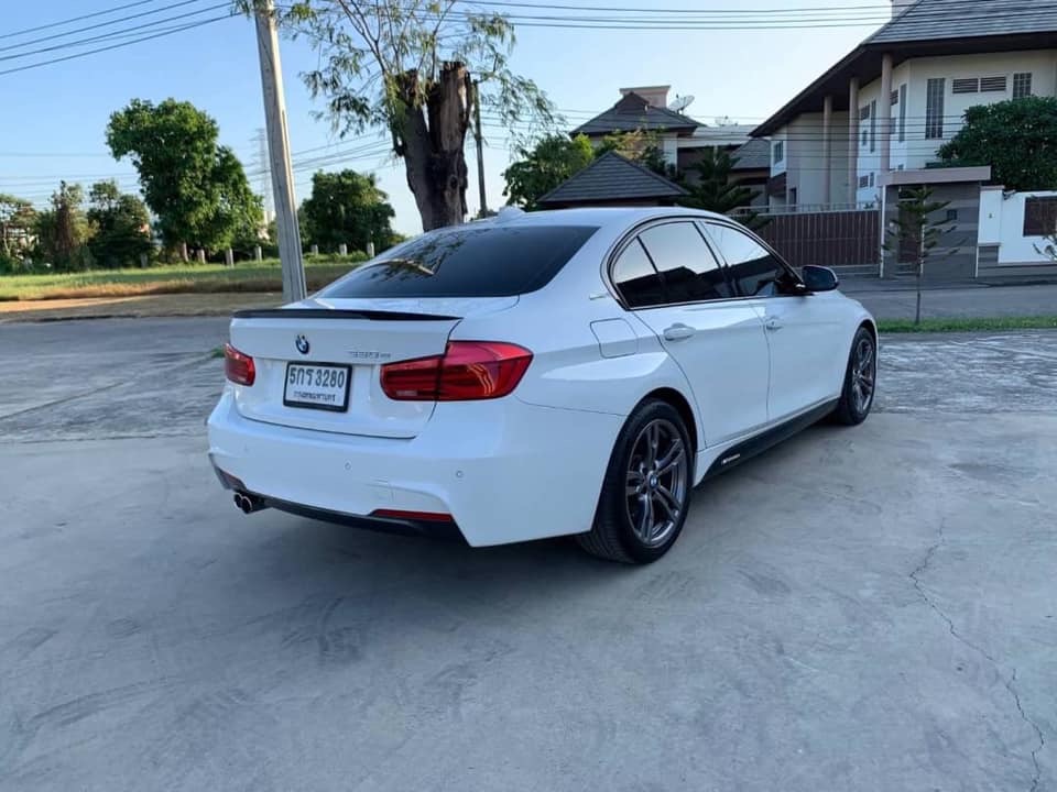 BMW 3 Series F30 330e ปี 2016 สีขาว (รูปที่ 3)