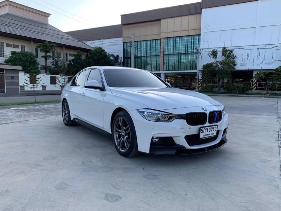 BMW 3 Series F30 330e ปี 2016 สีขาว (รูปที่ 5)