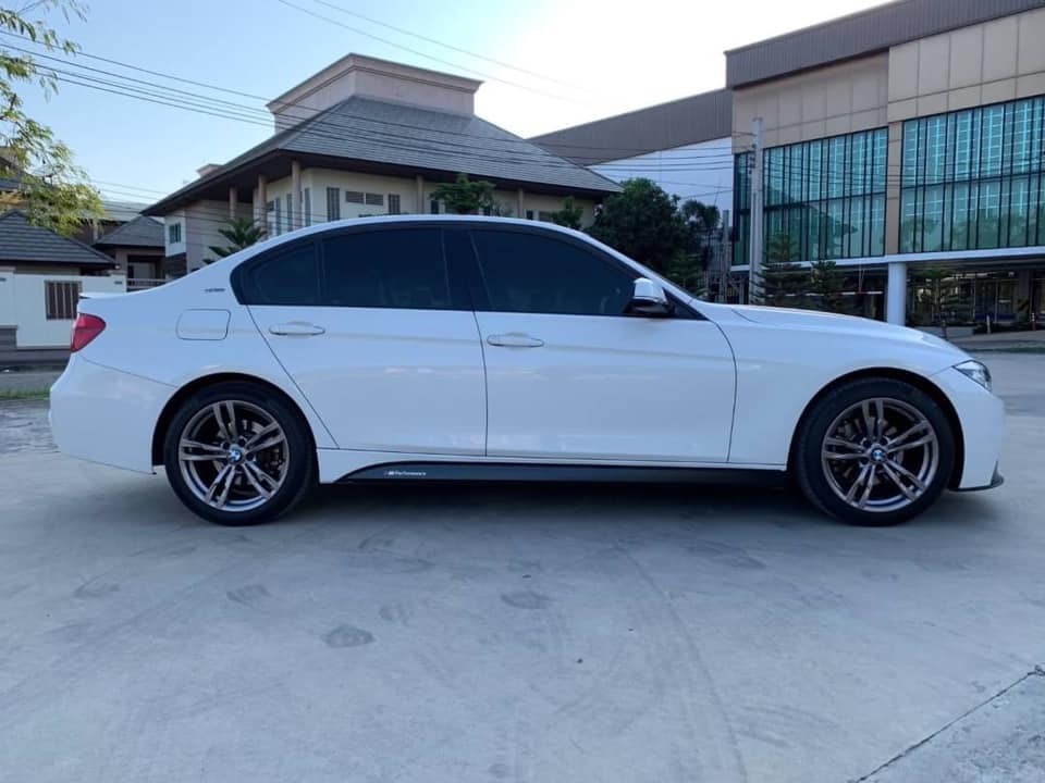 BMW 3 Series F30 330e ปี 2016 สีขาว (รูปที่ 7)