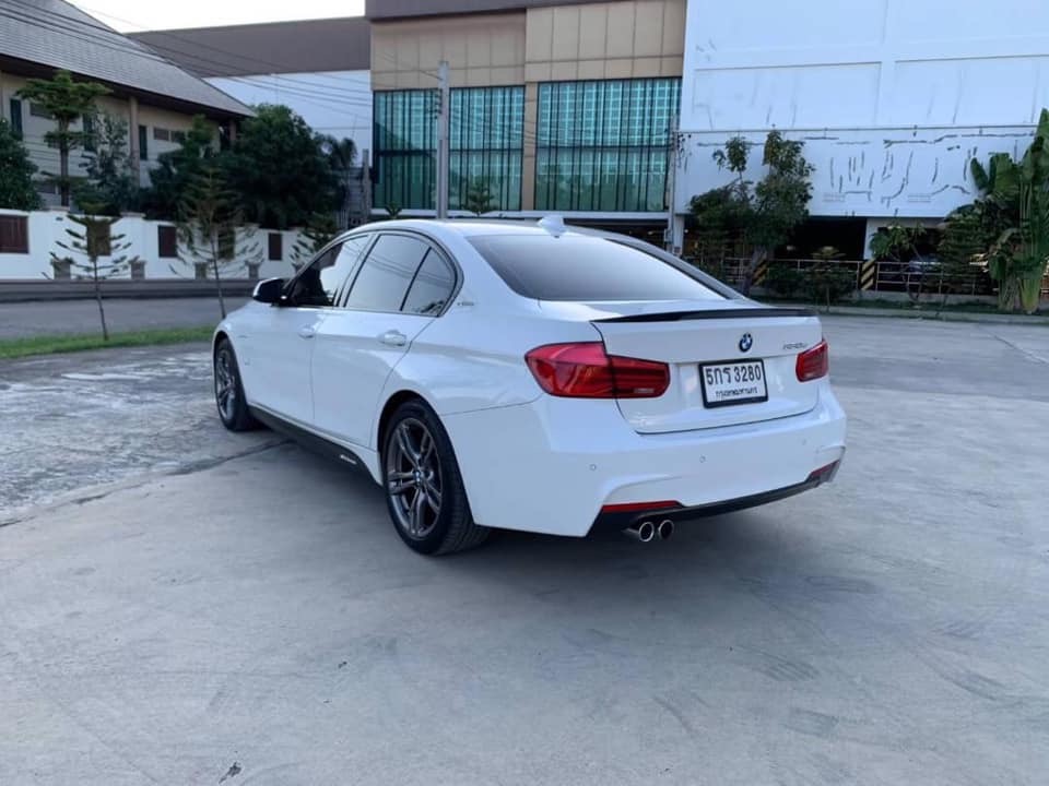 BMW 3 Series F30 330e ปี 2016 สีขาว (รูปที่ 6)