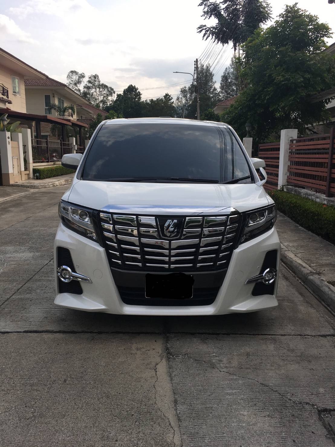 Toyota Alphard ปี 2018 สีขาว
