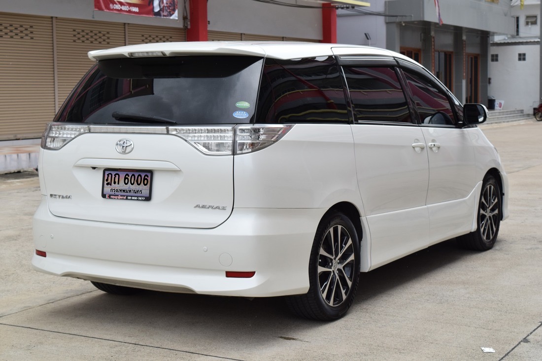 Toyota Estima ปี 2012 สีขาว