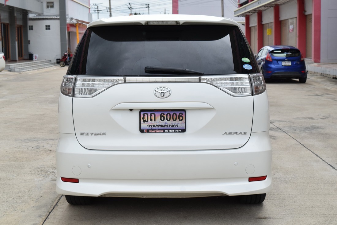 Toyota Estima ปี 2012 สีขาว