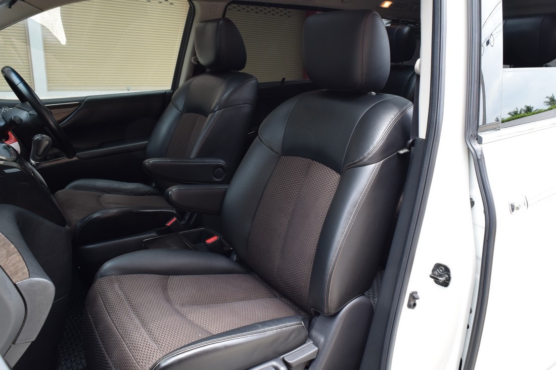 Nissan Elgrand ปี 2011 สีขาว (รูปที่ 6)