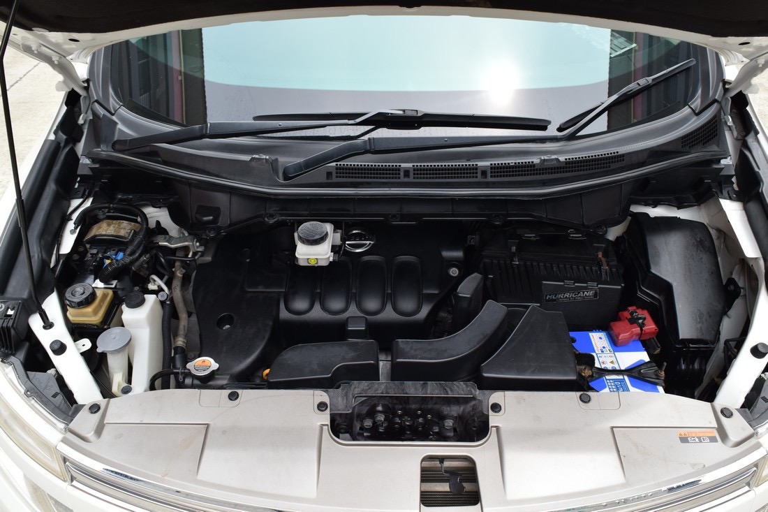 Nissan Elgrand ปี 2011 สีขาว (รูปที่ 10)
