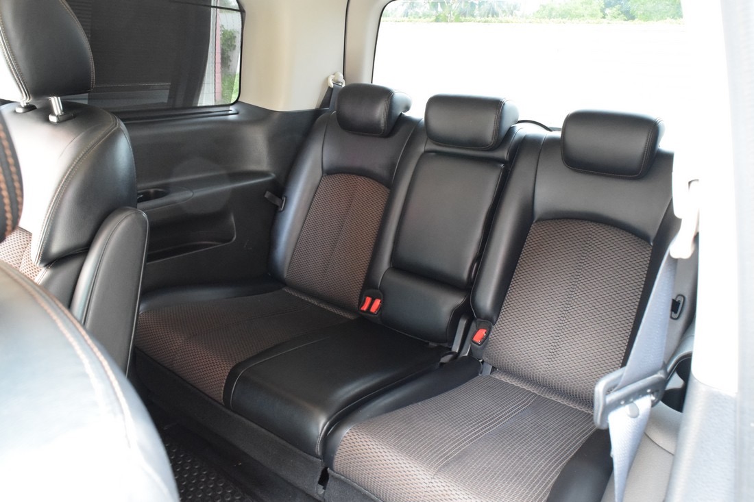 Nissan Elgrand ปี 2011 สีขาว (รูปที่ 8)