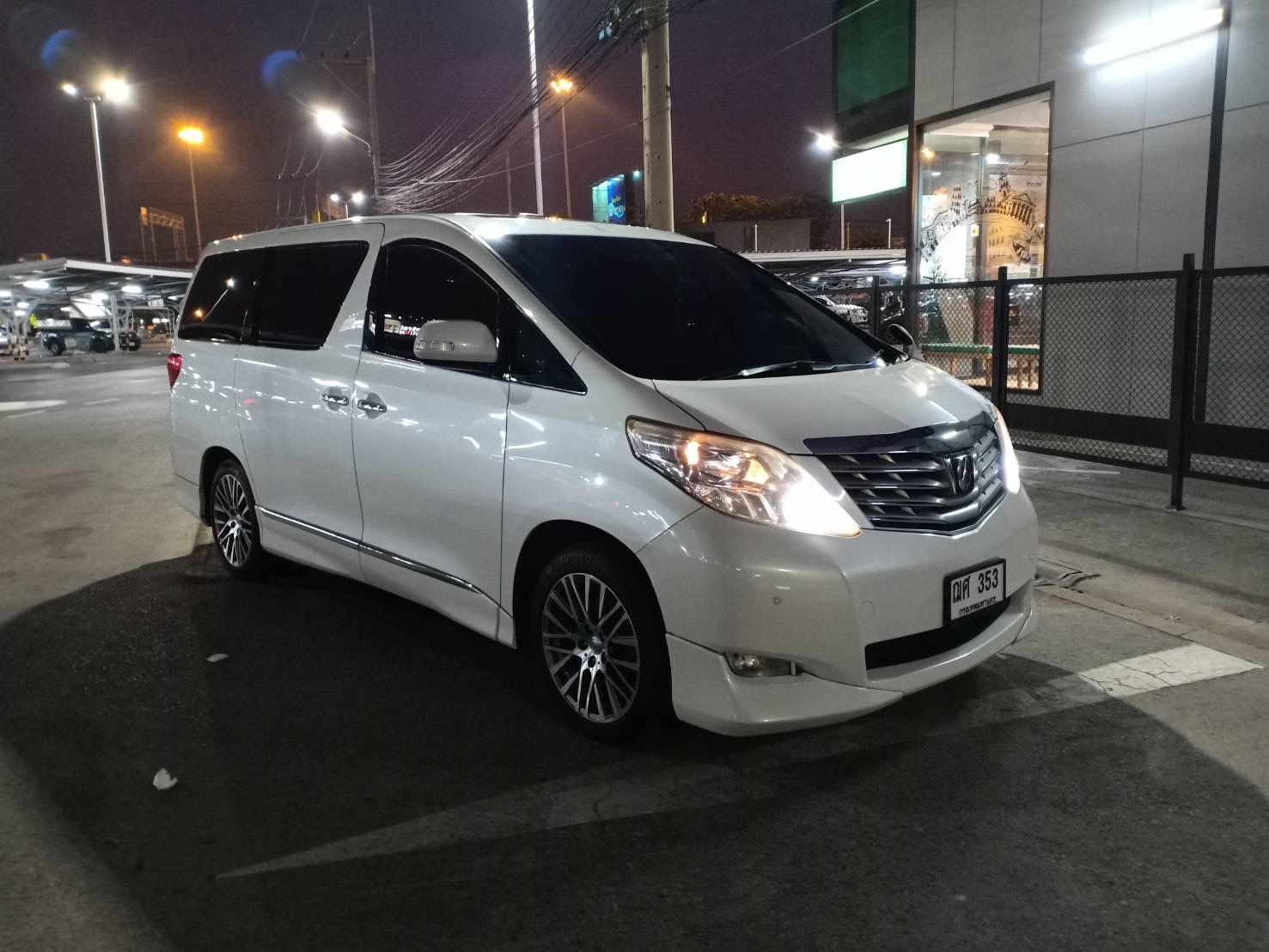 Toyota Alphard ปี 2010 สีขาว (รูปที่ 3)