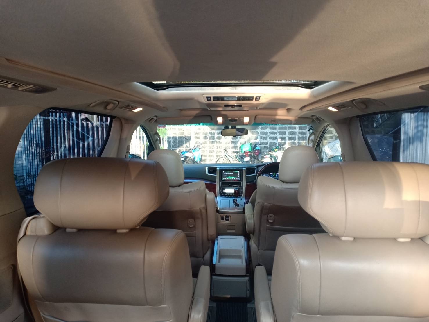 Toyota Alphard ปี 2010 สีขาว (รูปที่ 9)