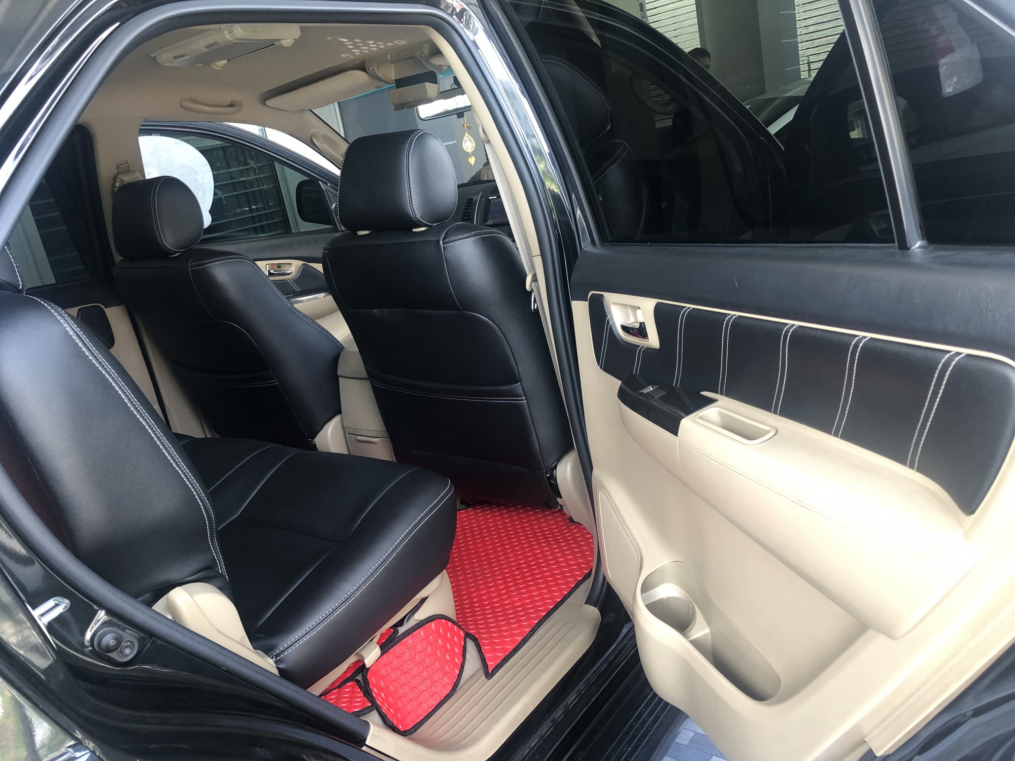 Toyota Fortuner ปี 2011 สีดำ (รูปที่ 6)