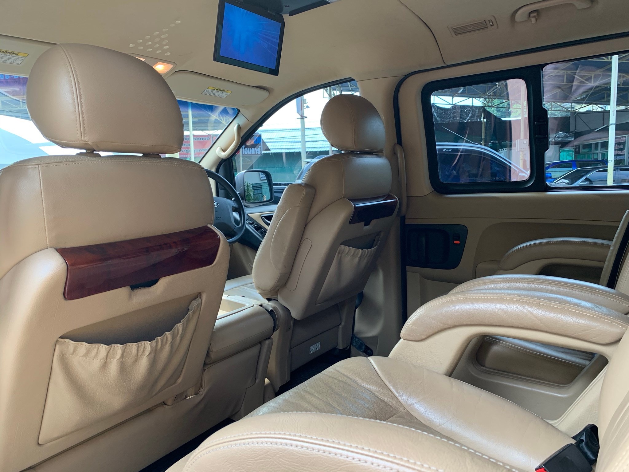 Hyundai H-1 ปี 2011 สีเงิน (รูปที่ 10)