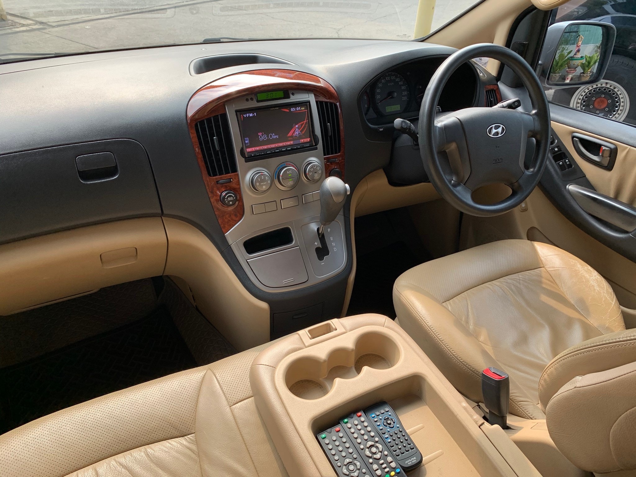 Hyundai H-1 ปี 2011 สีเงิน (รูปที่ 7)
