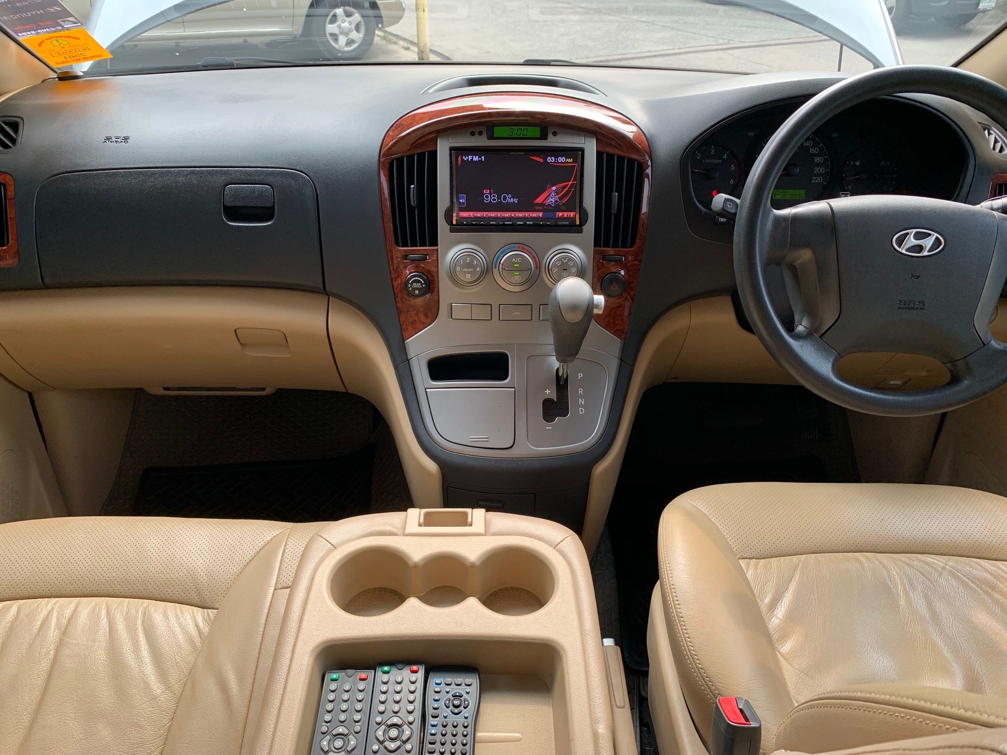 Hyundai H-1 ปี 2011 สีเงิน (รูปที่ 4)