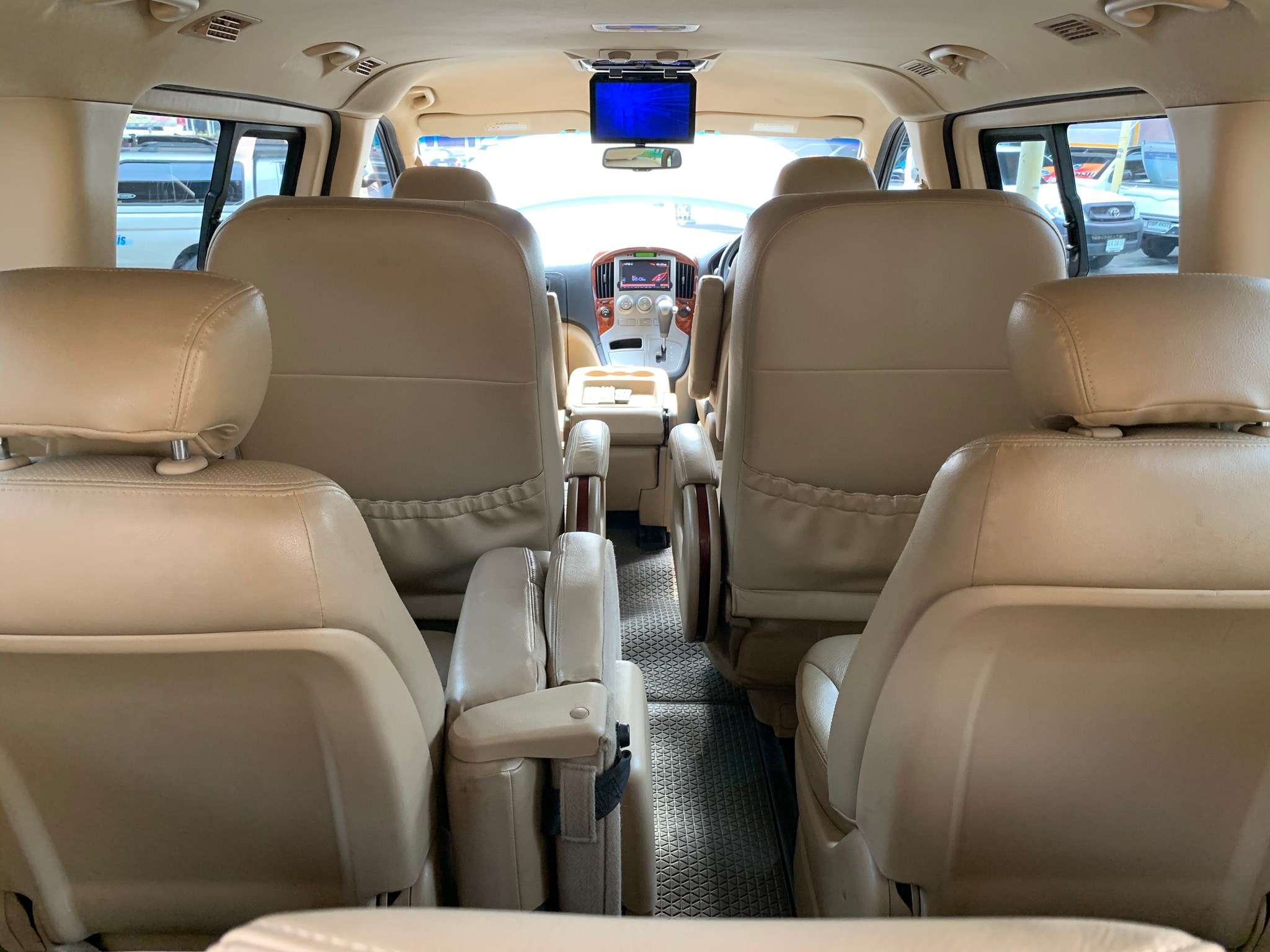 Hyundai H-1 ปี 2011 สีเงิน (รูปที่ 11)