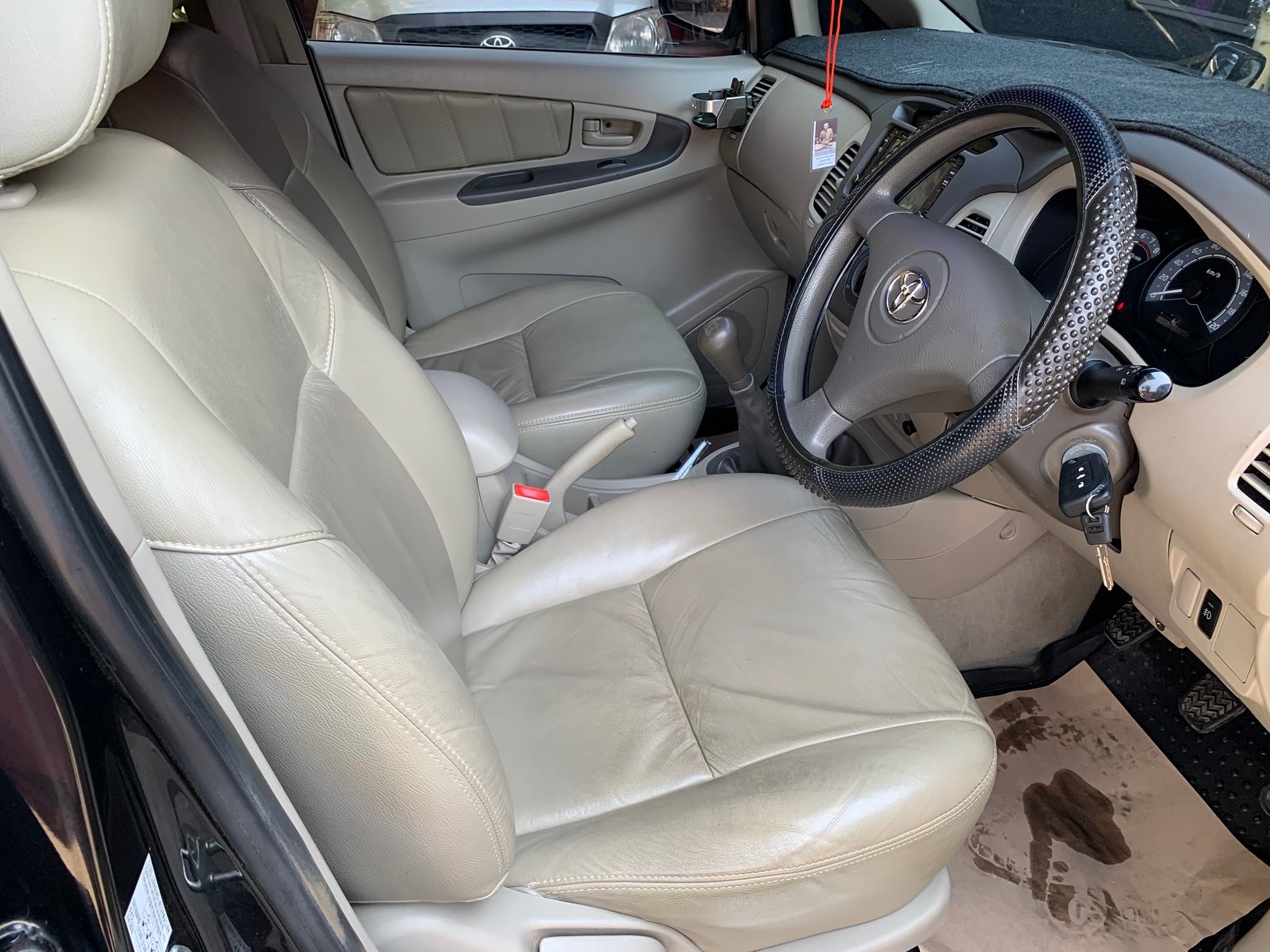 Toyota Innova ปี 2009 สีดำ (รูปที่ 4)