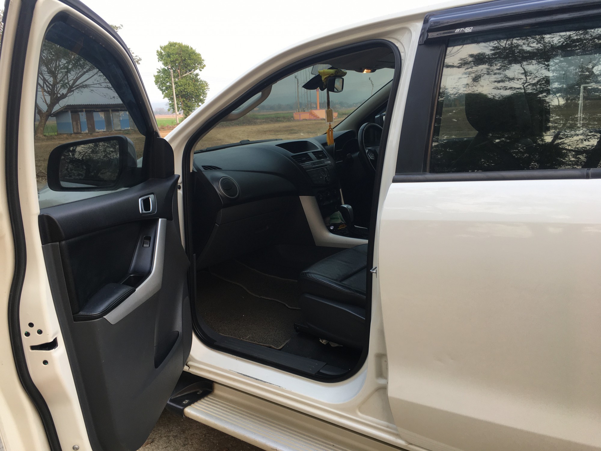 Mazda BT-50 PRO Double Cab (4 ประตู) ปี 2012 สีขาว (รูปที่ 4)