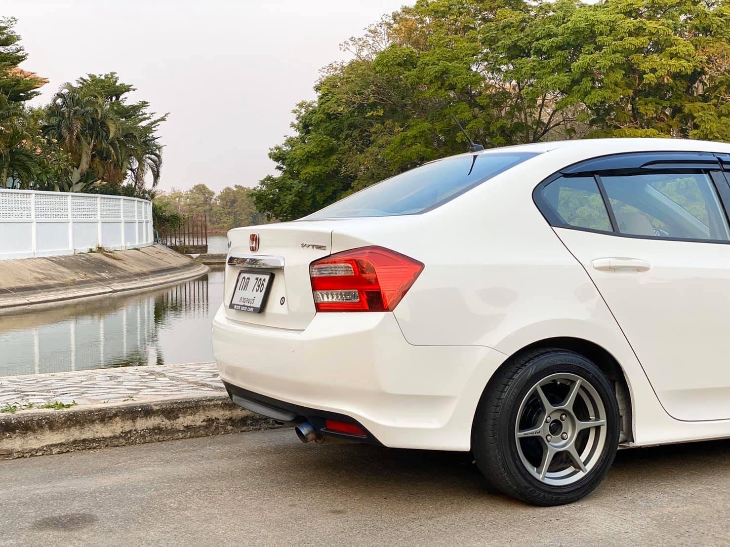 Honda City ปี 2012 สีขาว (รูปที่ 2)