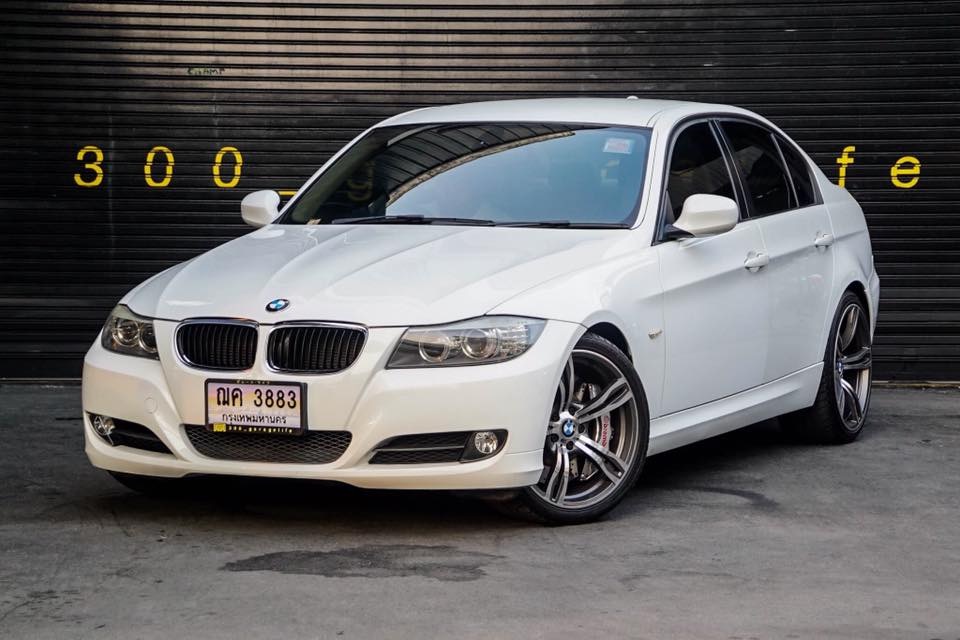 BMW 3 Series E90 318i ปี 2010 สีขาว