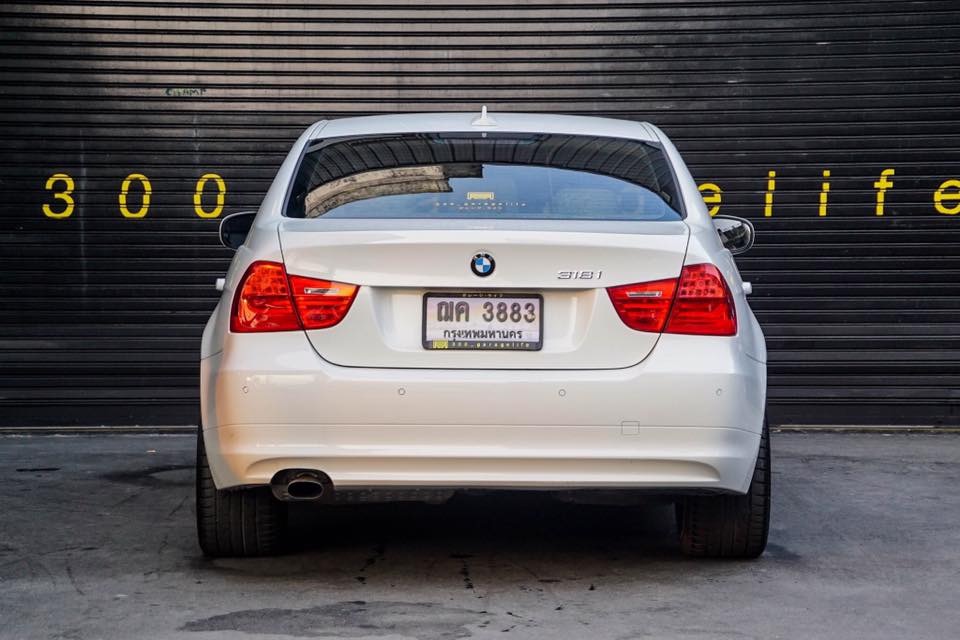 BMW 3 Series E90 318i ปี 2010 สีขาว (รูปที่ 4)