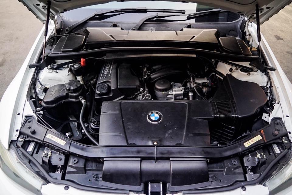 BMW 3 Series E90 318i ปี 2010 สีขาว (รูปที่ 15)