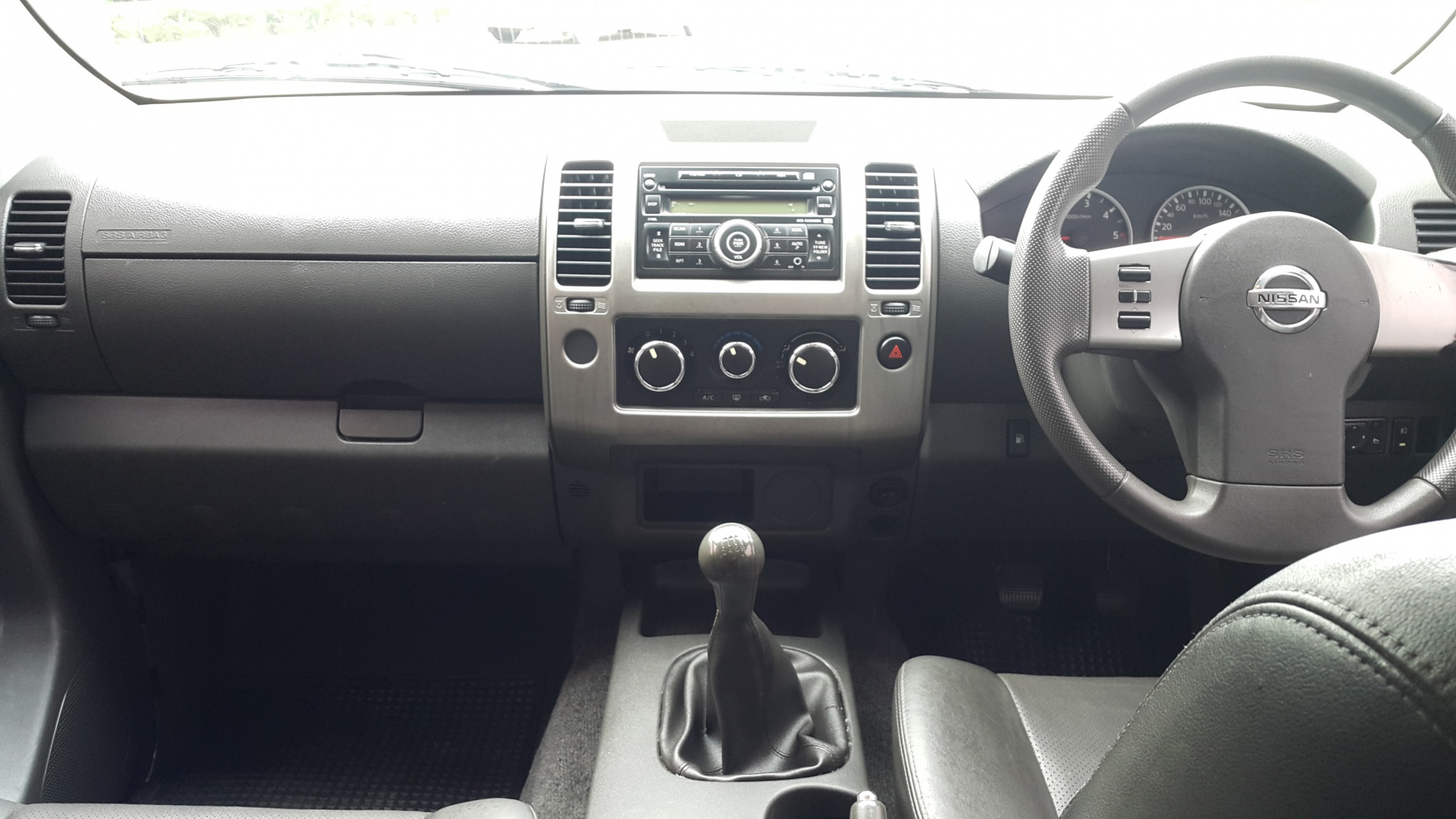 Nissan Navara ปี 2015 สีดำ (รูปที่ 3)