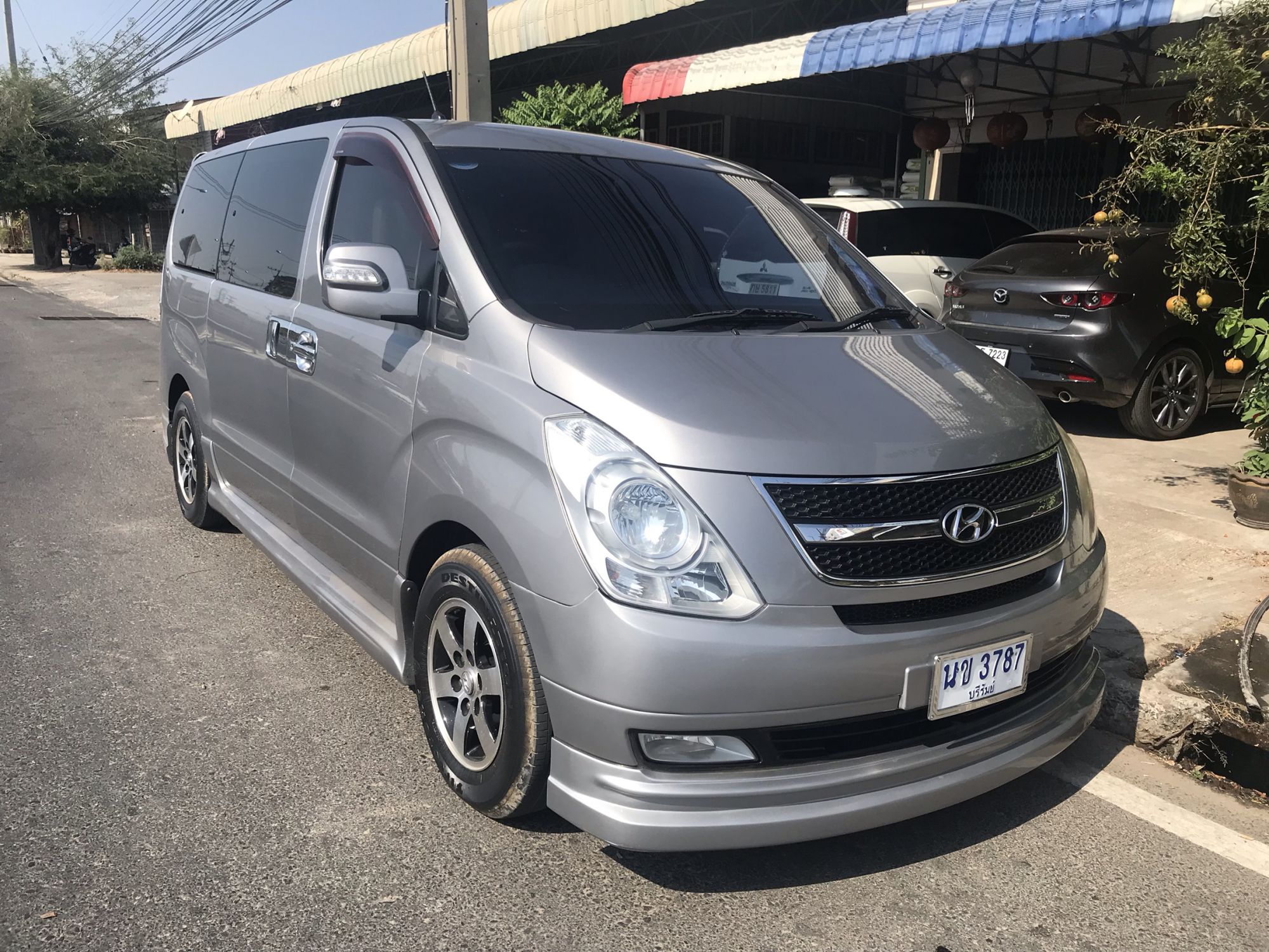 Hyundai H-1 ปี 2012 สีเทา (รูปที่ 2)