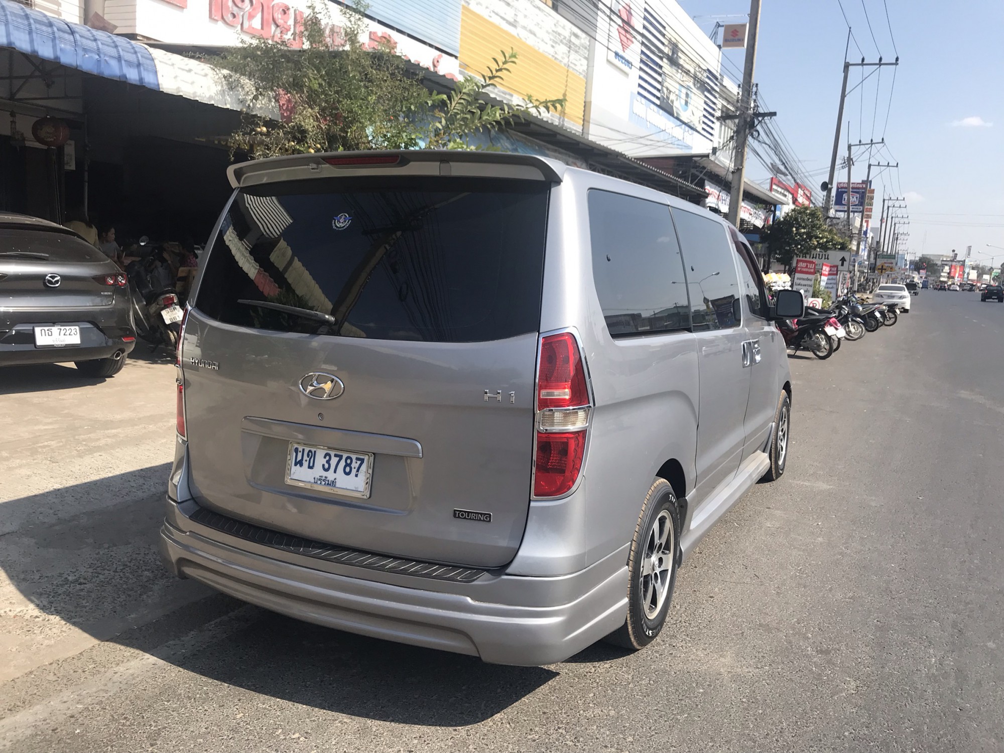 Hyundai H-1 ปี 2012 สีเทา