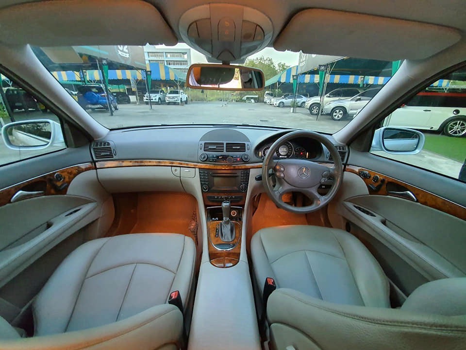Mercedes-Benz E-Class W211 E200 ปี 2009 สีเงิน (รูปที่ 3)