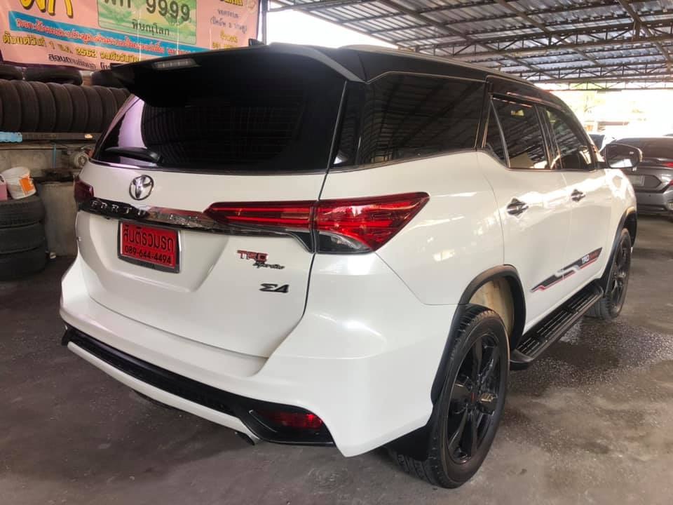 Toyota Fortuner ปี 2018 สีขาว